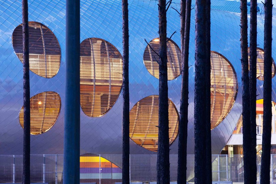 OFISArchitects作品：鲍里索夫足球场