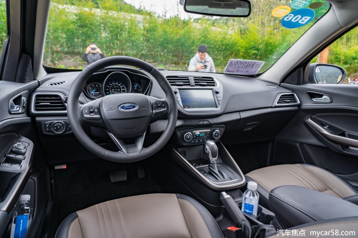 新手家用车选择福特福克斯怎么样,福特入门轿车