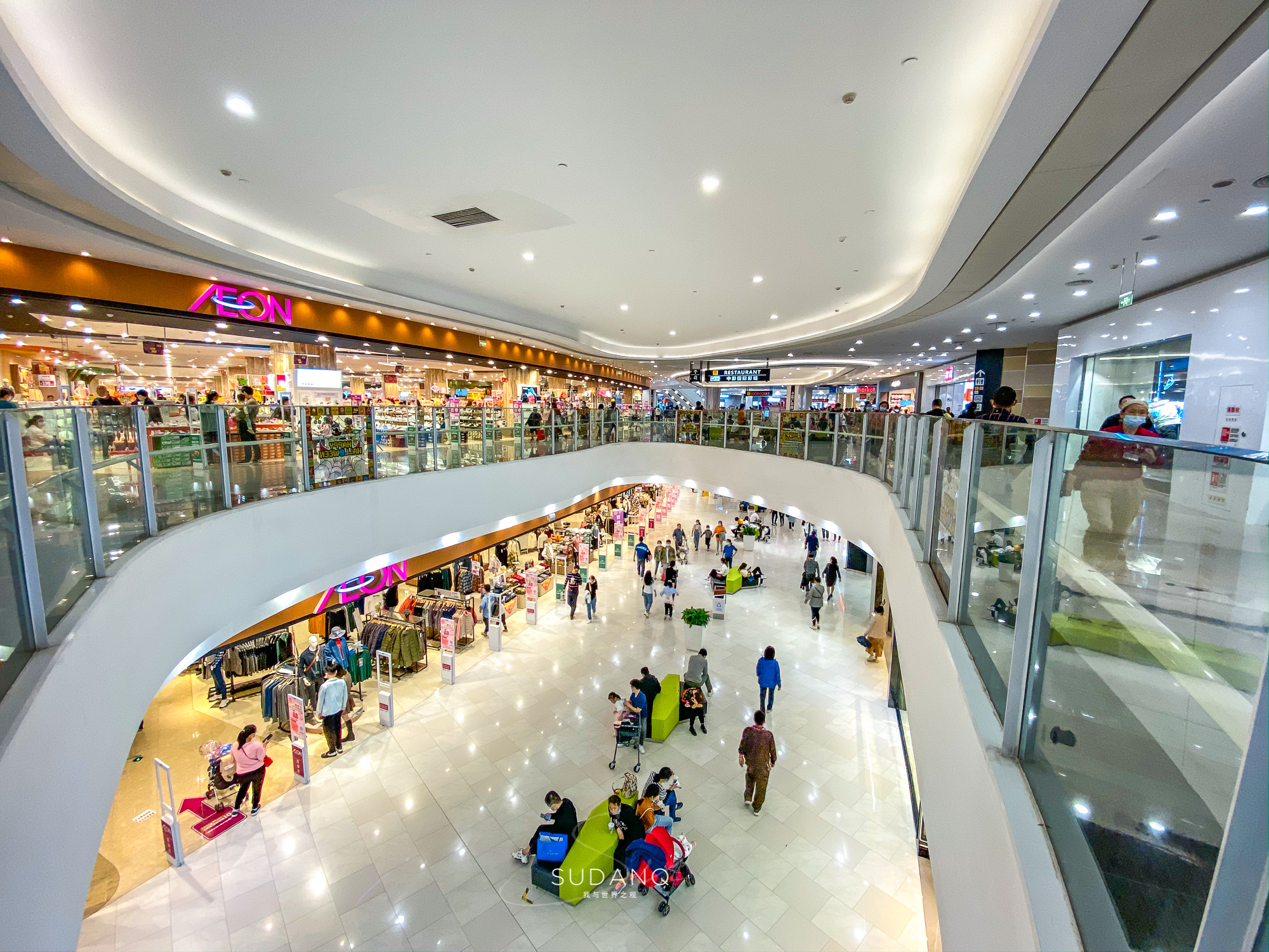 武汉哪家购物中心好玩,武汉最大的购物中心有多大