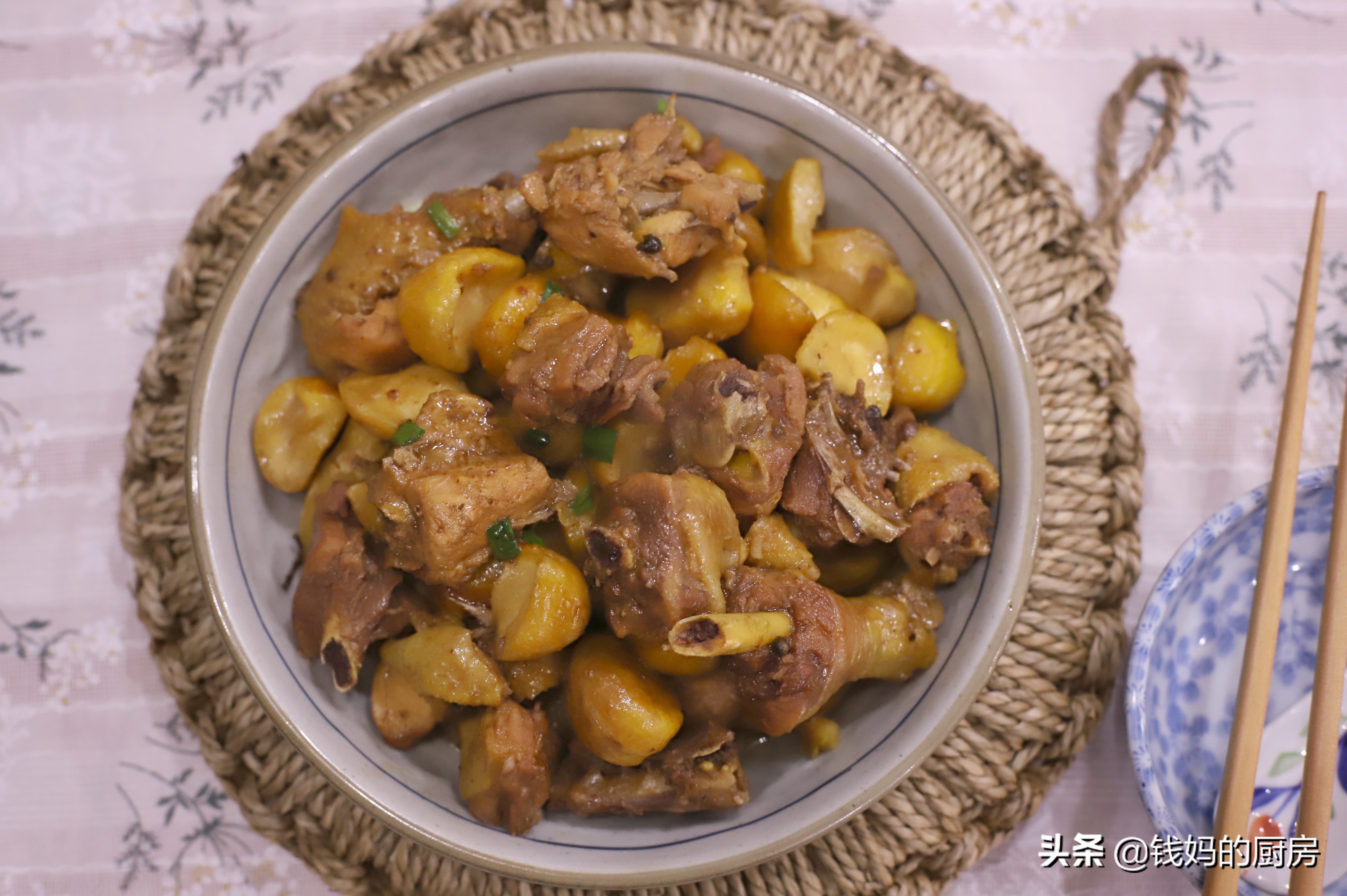 板栗焖鸡肉好吃,板栗烧个鸡简单又好吃