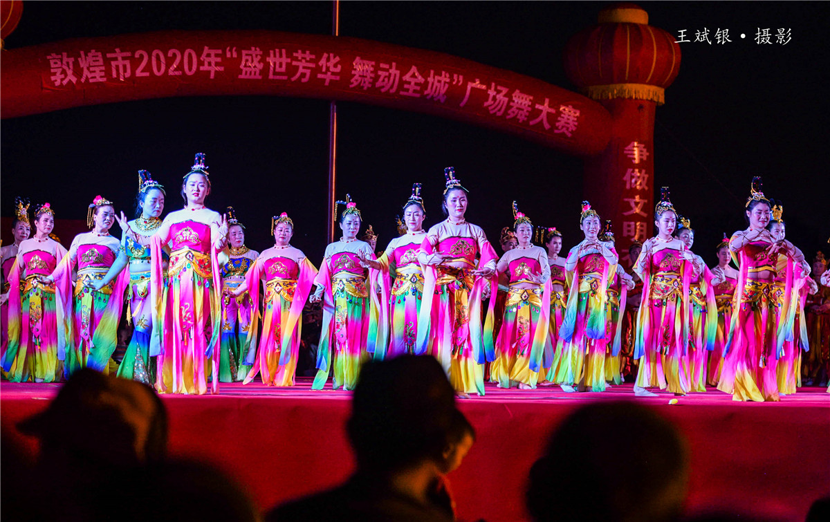 适合穿敦煌服跳的舞,跳敦煌舞服装