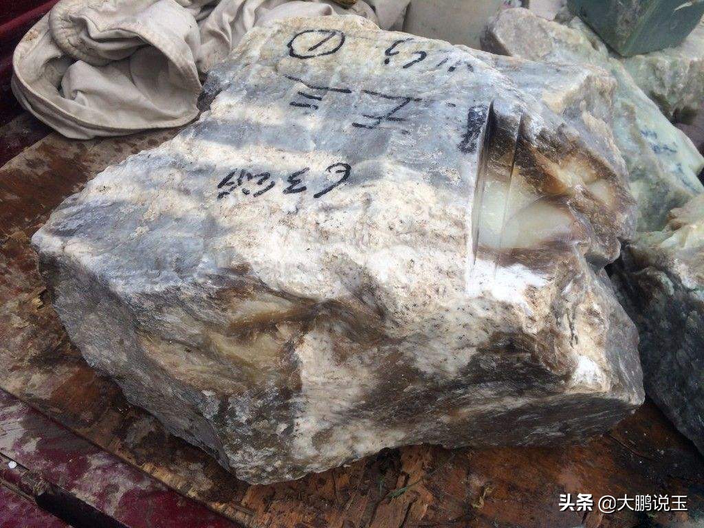 俄罗斯玉好还是和田玉好,大鹏说俄罗斯