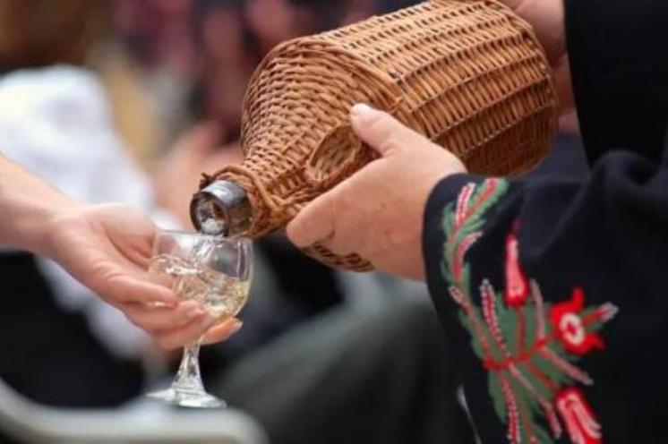 酒可不能随便乱喝,经常喝白酒对于白酒你知道多少