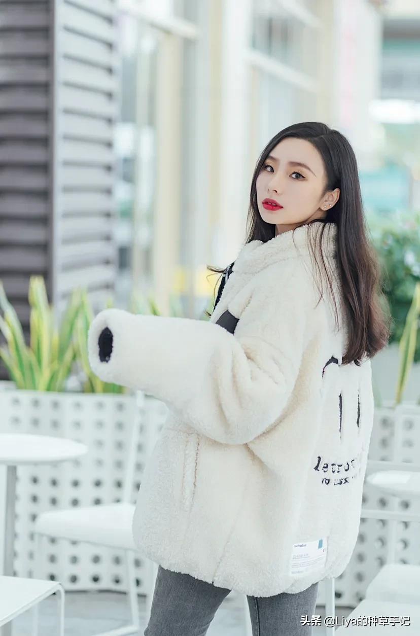 男生黑色棉服搭配什么色的裤子,男士黑色棒球棉服怎么搭配