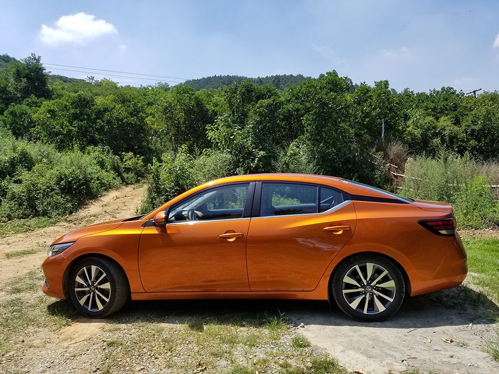 日产轩逸14款1.6无级xvcvt尊享版,试驾朗逸plus1.5l和14代轩逸谁好