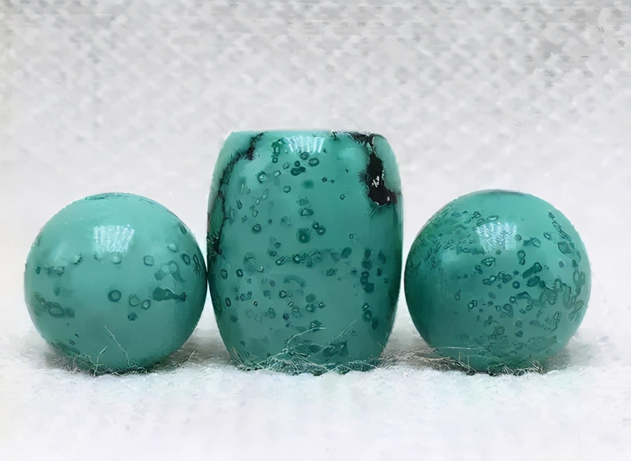 绿松石尴尬期和泛白的区别,绿松石出现白点是什么原因