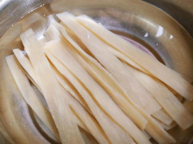 家常鱼头炖豆腐做法大全,鱼头炖豆腐的家常做法有哪些窍门