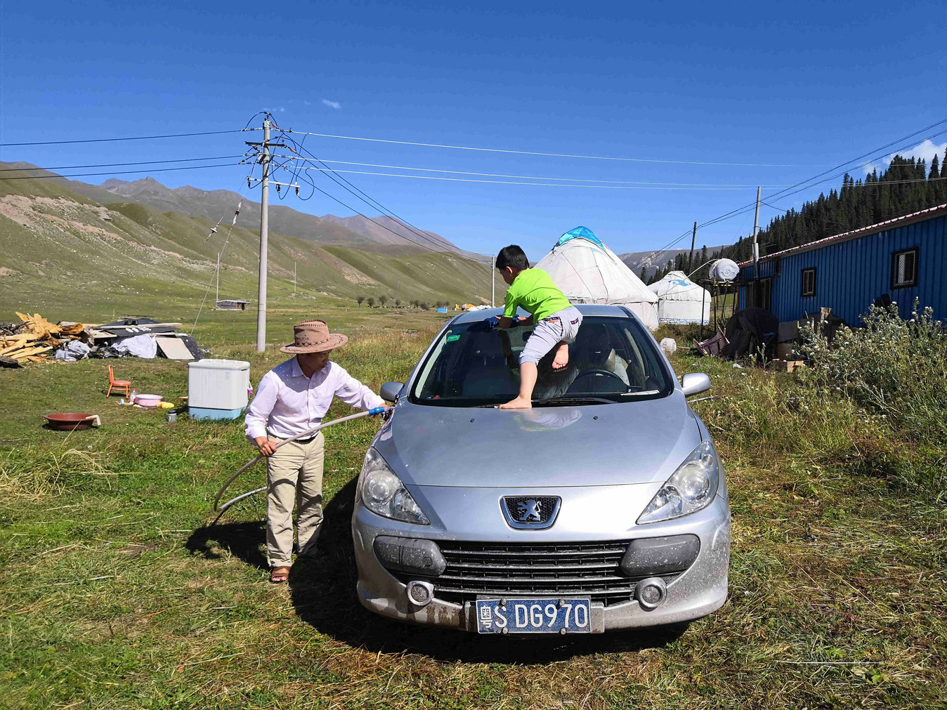 *疆新**蒙古包旅店老板，看他一天的收入多少，一个月就抵我一年工资