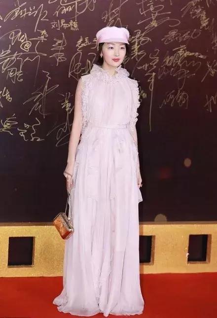 巩俐周冬雨同场视频,周冬雨巩俐同款