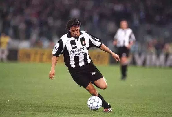 天下足球十大经典逆转集锦解说,天下足球经典的催泪原声