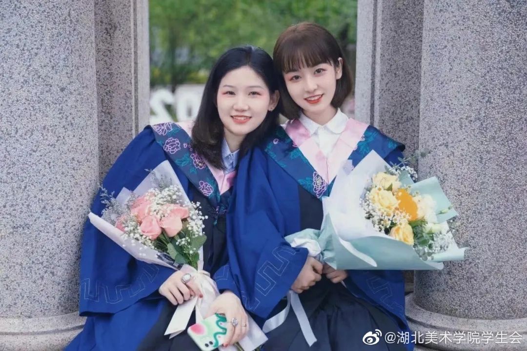 美院中国风学士服,九大美术学院学士服