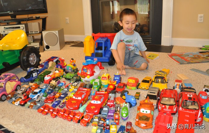 怎样引导孩子不随便买东西,孩子不给买就哭闹