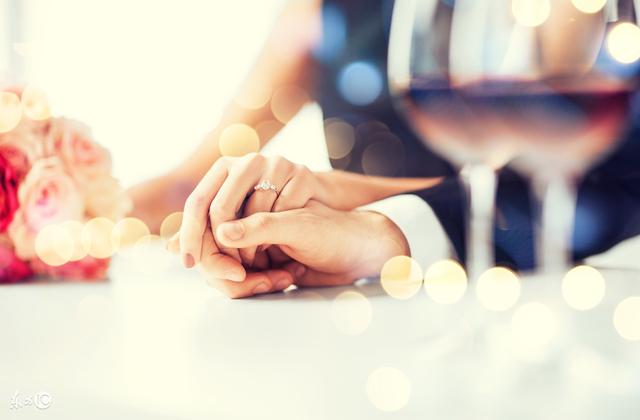 小说：一群名媛和女明星争抢总裁，没想到最后被一个女秘书得逞了