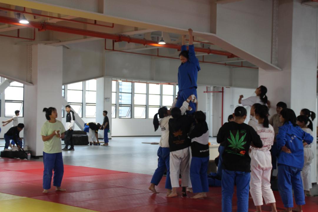 玉溪女健身教练,玉溪体育运动学校女子篮球队教练