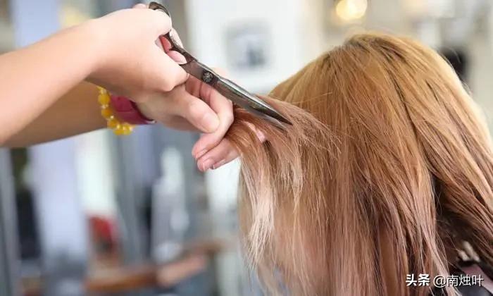 40岁白头发突然增多怎么治,青少年头发少怎么才可以增多