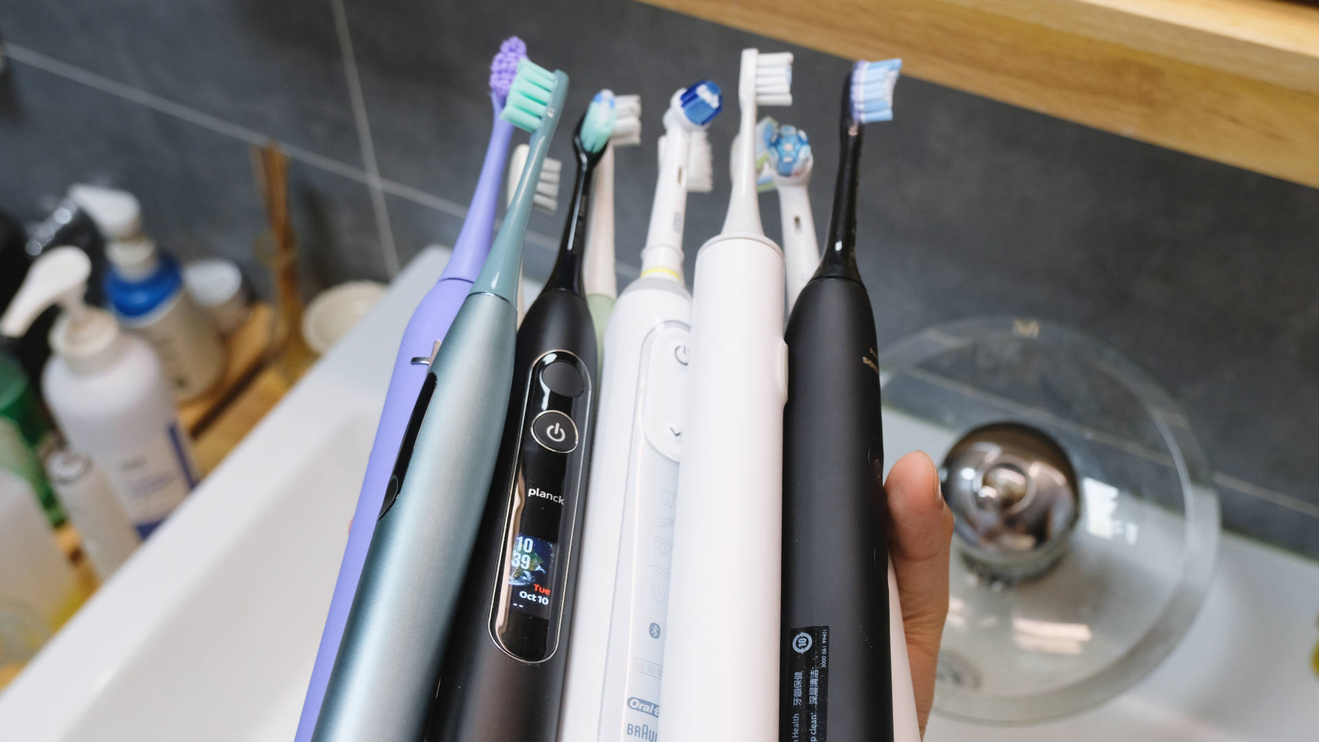 种植牙推荐电动牙刷,根据自己的牙选择电动牙刷