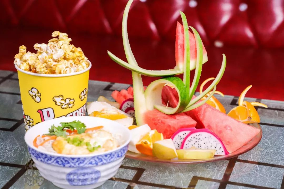 shou家自带食材的火锅店,开在KTV里,人均10+元