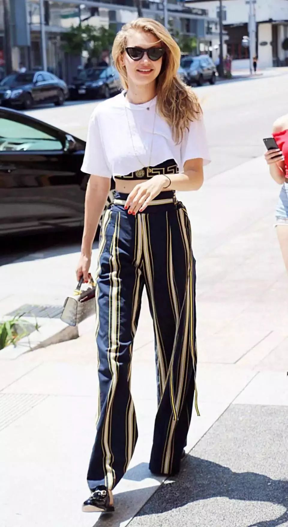 大屁股的人怎样穿搭不伤腰,屁股大腿大的女人穿衣搭配