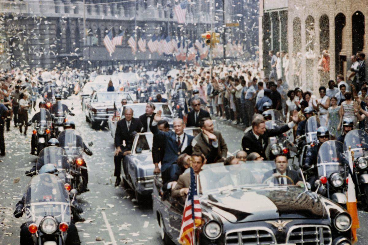 阿波罗飞船从月球返回，美国大使却送给荷兰一颗假月岩？