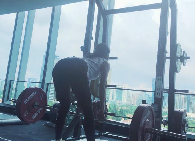 余霜谈管泽元落泪,余霜被管泽元喷