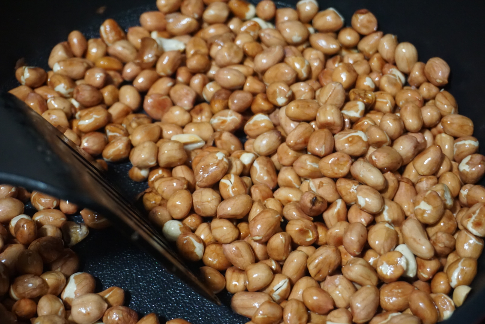 油炸花生米的做法酥脆,炸花生米原味