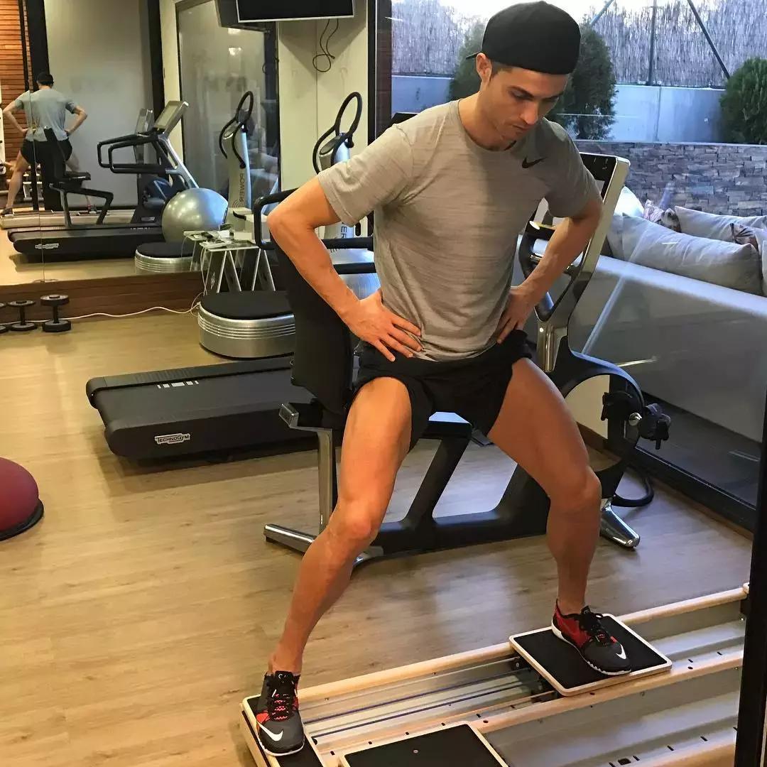 足球巨星c罗的别墅,梅西豪宅c罗豪宅