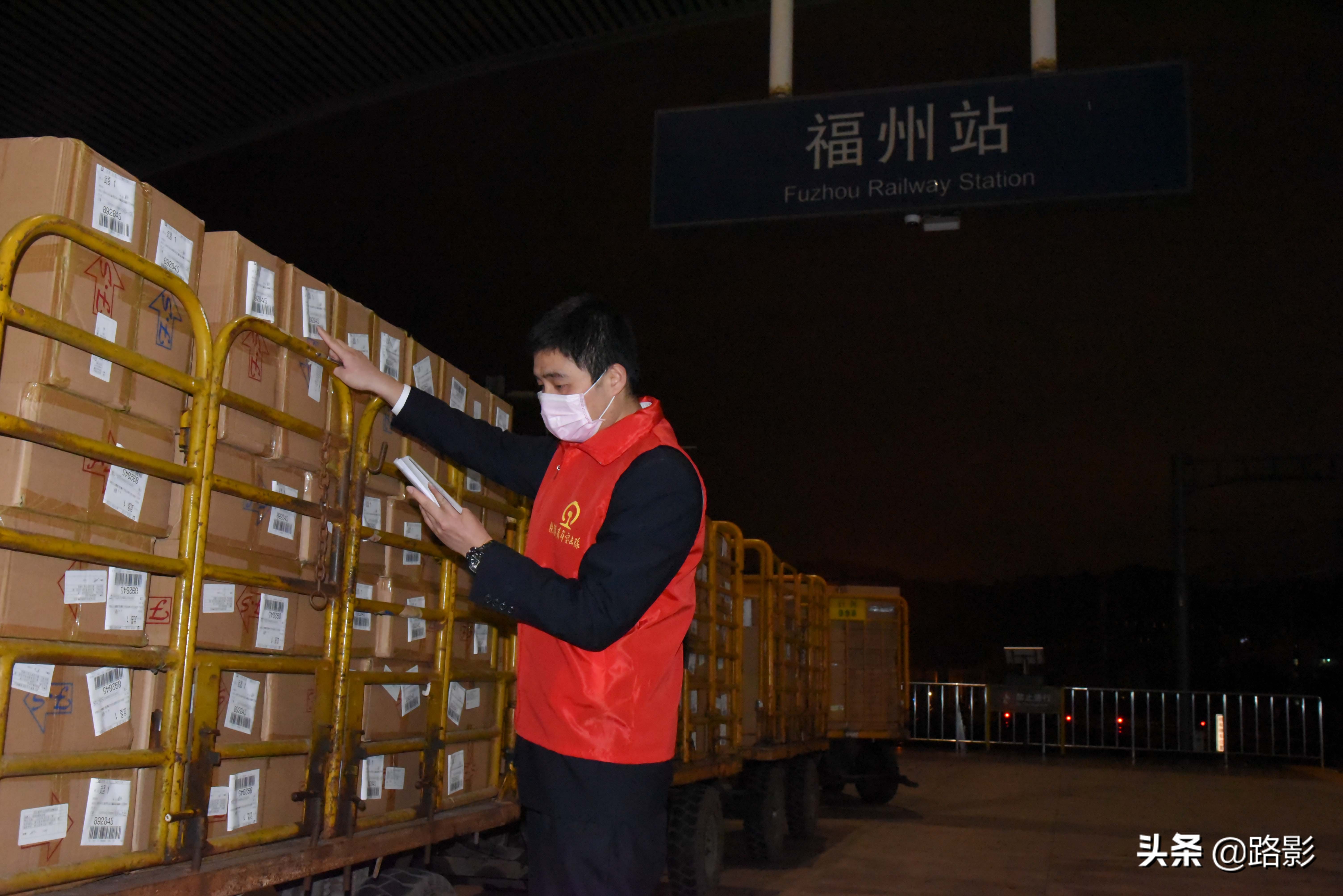 战疫情保春运铁路警察在行动,抗击疫情守护平安摄影征稿