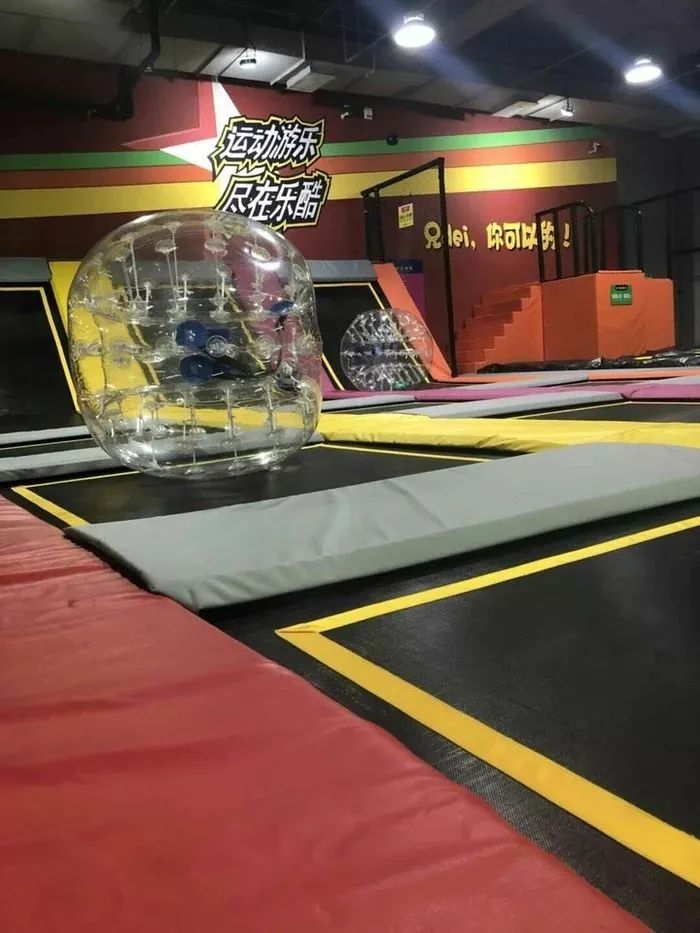 不限时的网红蹦床公园,沉浸式网红蹦床公园