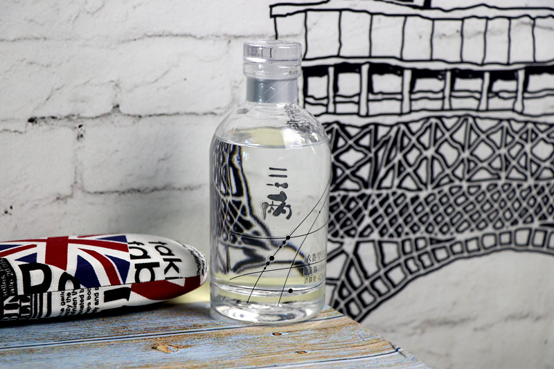 浓香型白酒52和42哪个好下口,好喝的二两装浓香型白酒