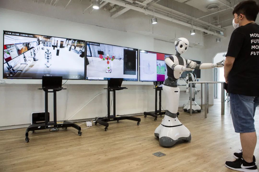 “聪明”的工厂：互联网在制造业面前碰了个钉子｜封面故事