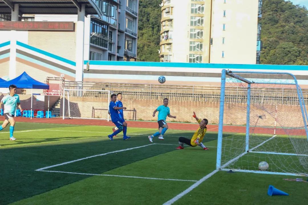 以球会友传情谊增进交流展风采,以球会友推动蓬勃发展