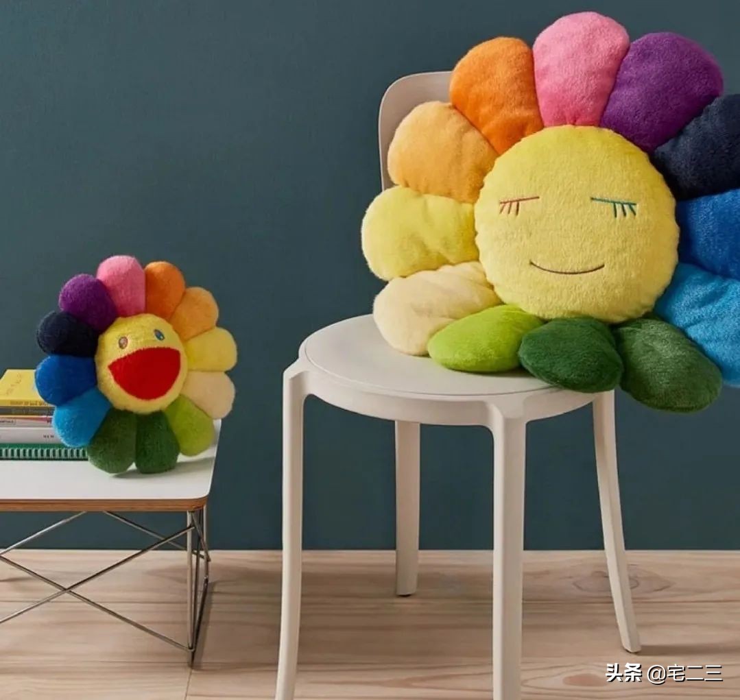 从KAWS、村上隆到草间弥生,为什么潮玩艺术也进军家居界了?