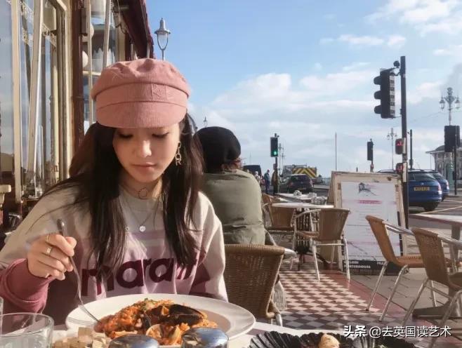 50美金的大闸蟹，川菜馆里的KTV，留学生都怎么过中秋？