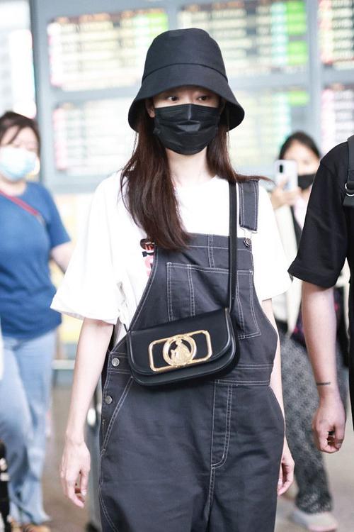 张小斐私服,张小斐黑礼服