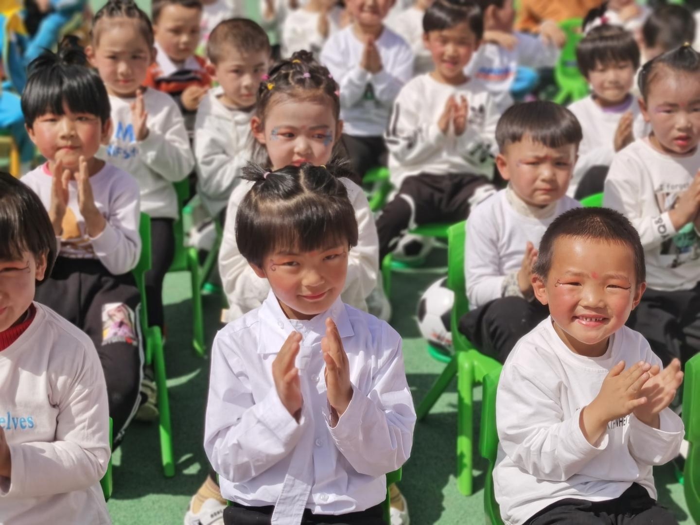 幼儿园足球特色活动报道,玩转足球幼儿园