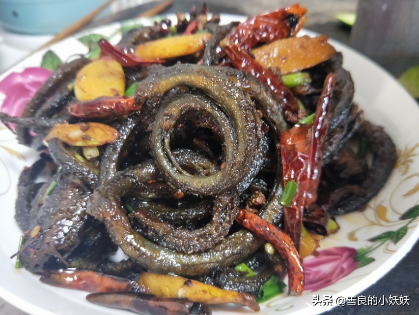 盘龙鳝鱼最正宗的做法,怎样做不过油的香辣盘龙鳝鱼