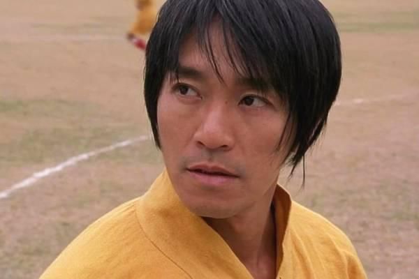 少林足球周星驰剧照,周星驰电影里的小人物少林足球