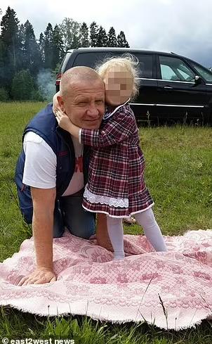 前夫雇*杀凶**自己，女子串通杀手割喉假死，反将其送进监狱