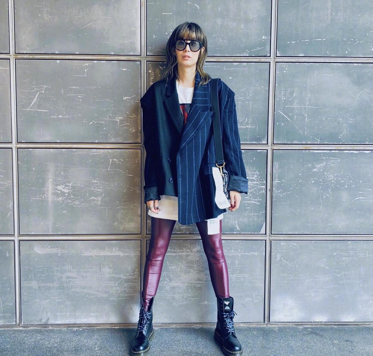 郑秀文复古潮搭,郑秀文赶时髦穿着一身朋克造型