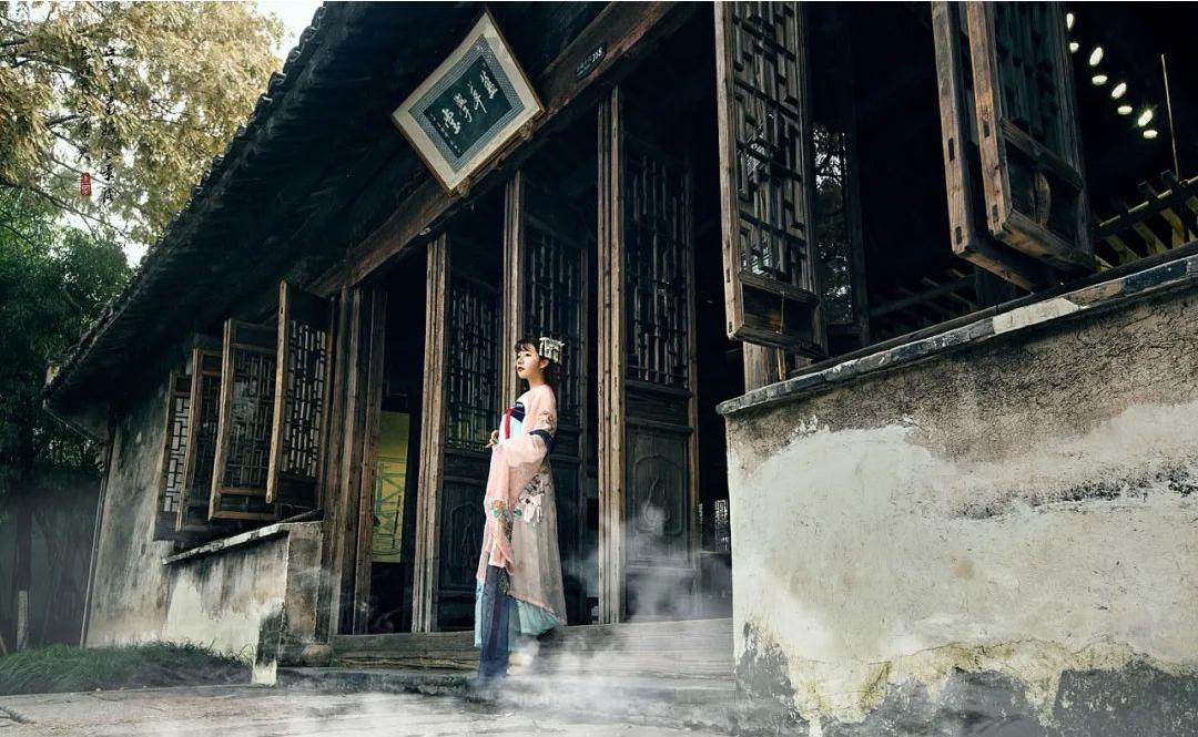 最后的枕水人家视频,最后的水乡古镇