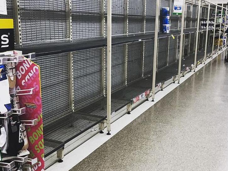 澳民众因病毒在全国范围恐慌抢购，有人抢240卷厕纸，超市被扫空