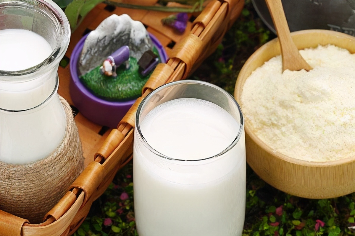 羊奶粉比牛奶粉粉质要细吗,羊奶粉好还是牛奶粉适合女宝宝