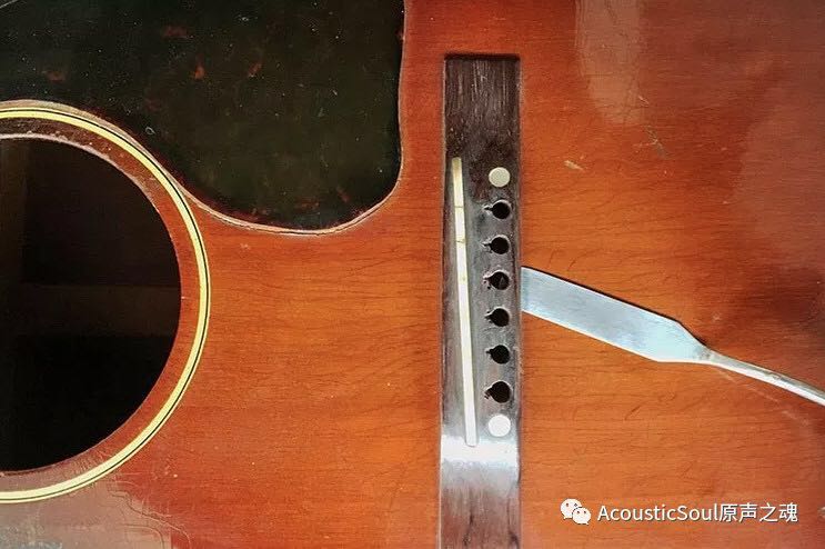 下琴码有螺栓就万事大吉？想多了......