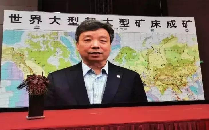 东北大学副校长参观冰雪丽人工厂