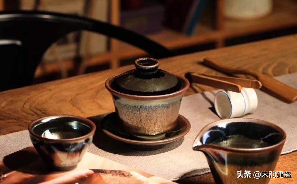 建盏喝茶时间长了建盏有变化吗,用建盏喝茶的好处和坏处