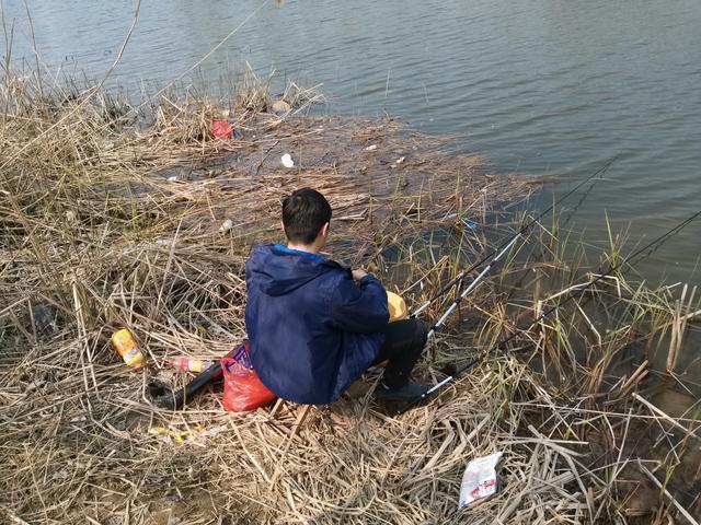 钓鱼时看不准窝料的位置,钓鱼找不准窝子