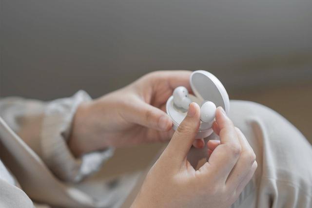 qcy蓝牙耳机头戴式可折叠,轻便真无线蓝牙耳机