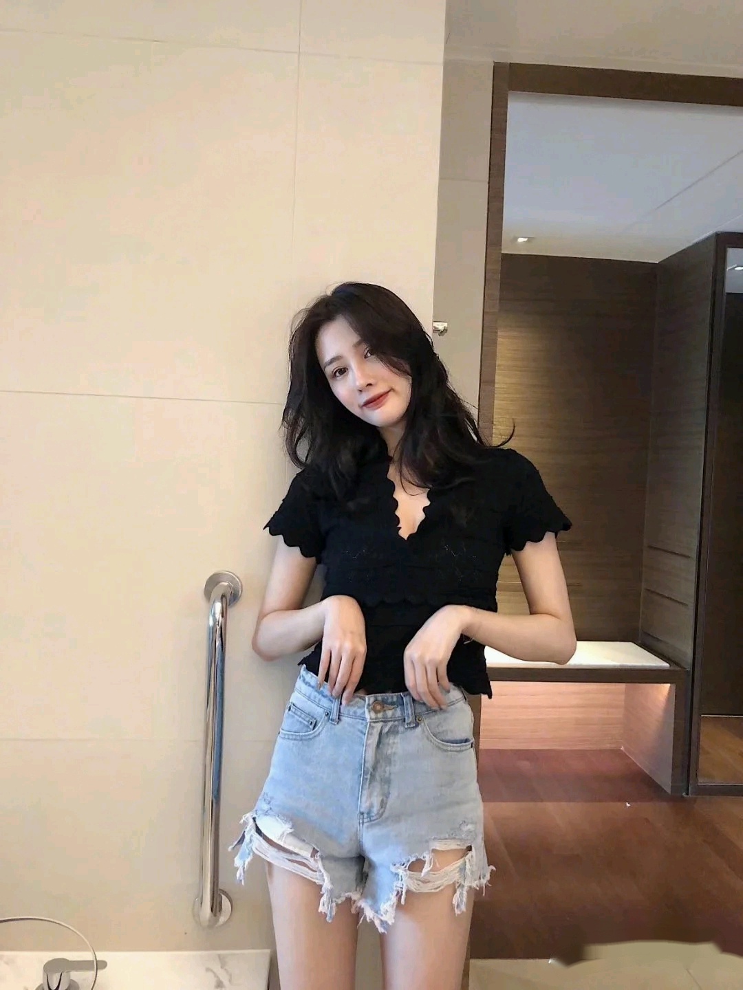 脖子太短穿什么上衣好看,适合脖子短的女生穿的衣服