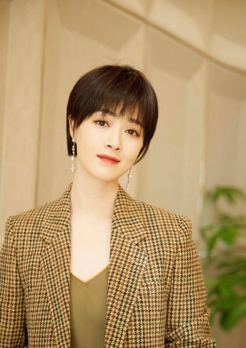 女人脸上八字纹面相图解,脸上有三个八字纹的面相