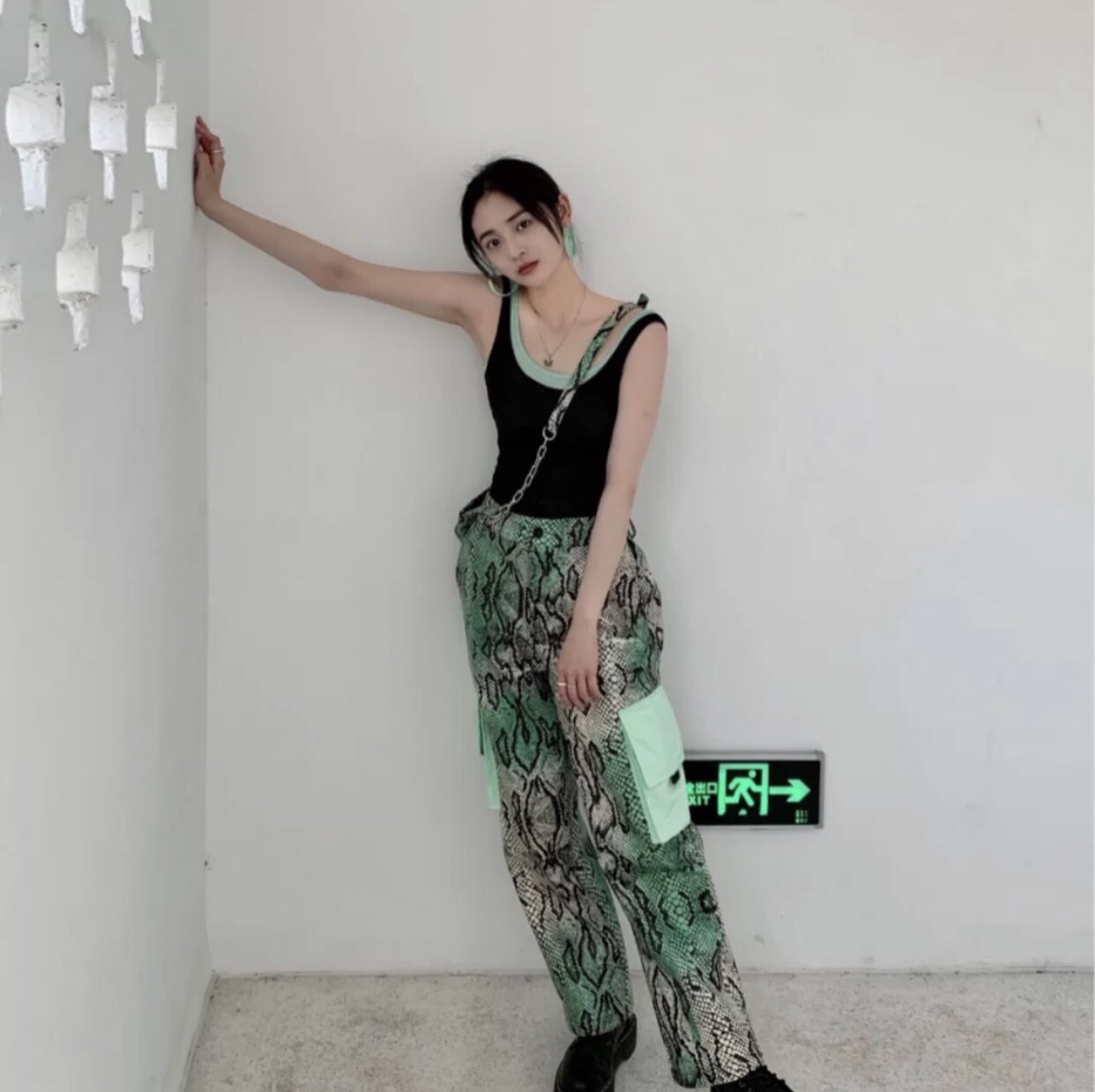 背心另类穿法,镂空背心搭配怎么变外搭